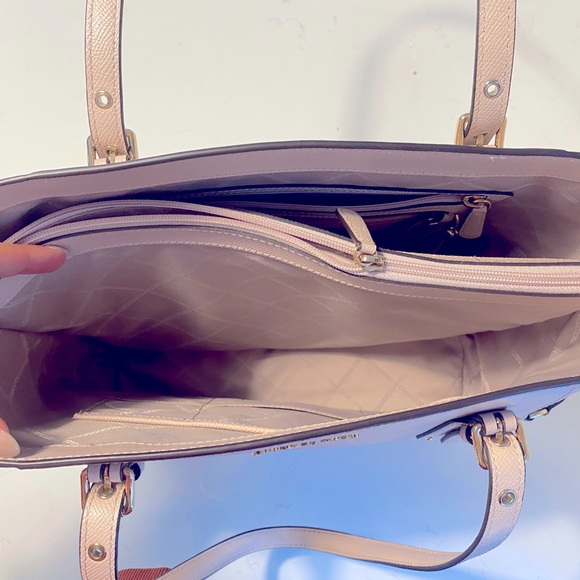 Michael Kors Voyager Jet Set Travel Shoulder Tote - Picture 5 of 8